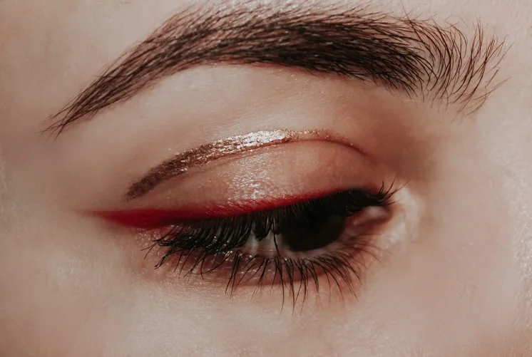 Le mascara, un produit indispensable pour se maquiller.