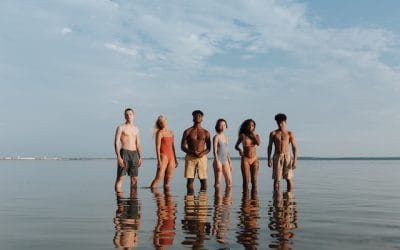 Secrets de style 6 façons tendance de porter votre paréo à la plage