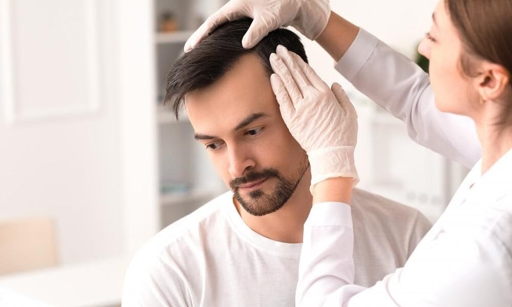 Comment trouver une clinique de greffe de cheveux qui répond à ses attentes