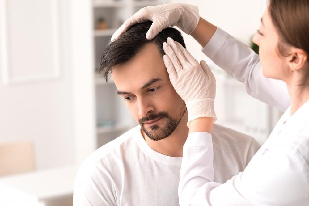 Comment trouver une clinique de greffe de cheveux qui répond à ses attentes